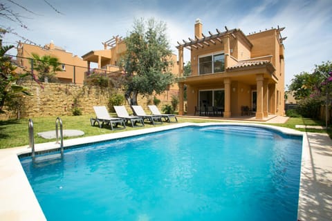 Property building, Swimming pool, Swimming pool