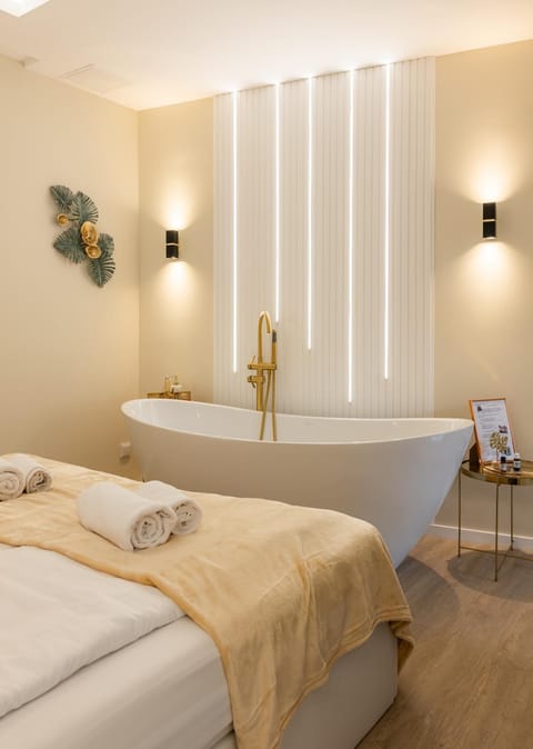 Bed, Bedroom, Bath