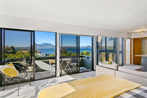 View (from property/room), Balcony/Terrace, Living room, Seating area, Lake view, Mountain view