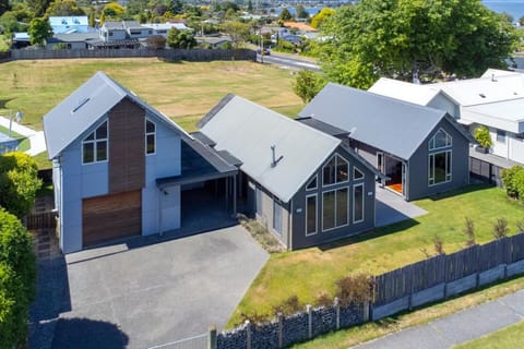 Property building, Day, Bird's eye view