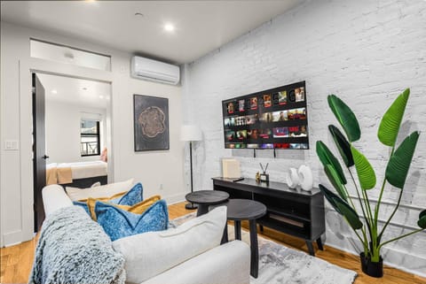Living room, Seating area, air conditioner