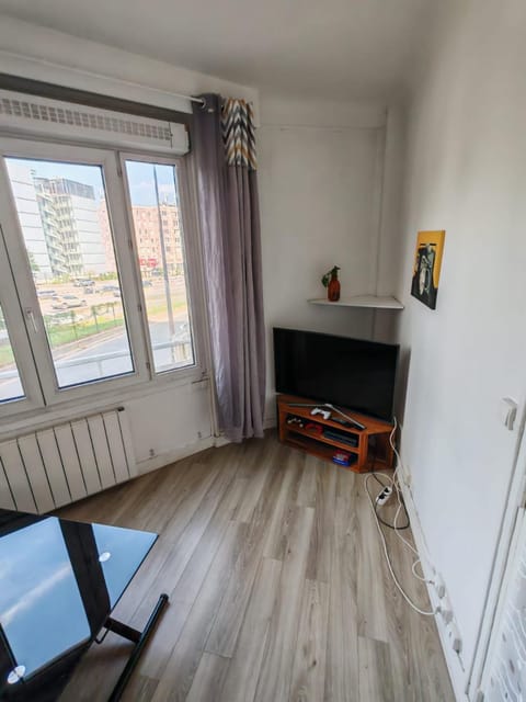 Communal lounge/ TV room, TV and multimedia, Living room, Seating area, internet