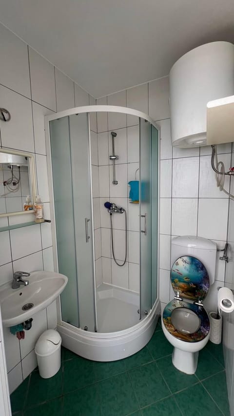 Phoenix House in Peroj