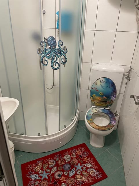 Phoenix House in Peroj