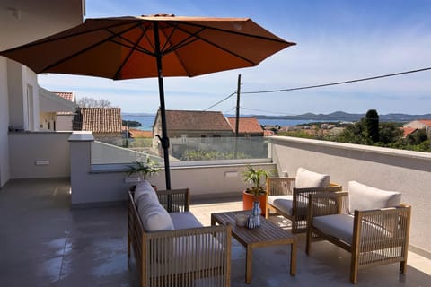 Balcony/Terrace, children, Family