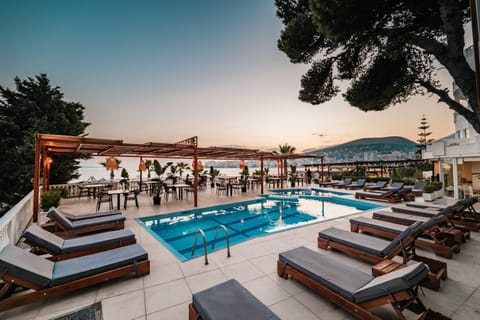 Day, Seating area, Pool view, Swimming pool, sunbed