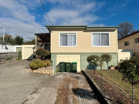 Coleman Comfort Hub - close to City&Air port House in Glenorchy