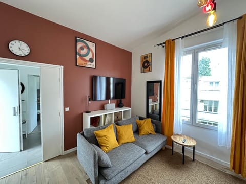 Elegant 2 Bedroom Apartment with Free Parking Paris St-Denis by Immo Kit BNB Apartment in Saint-Denis, France