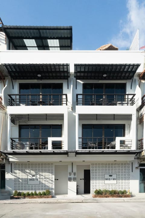 Property building, View (from property/room), Balcony/Terrace