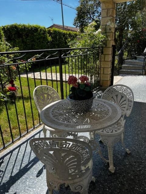Balcony/Terrace, Dining area, Garden view