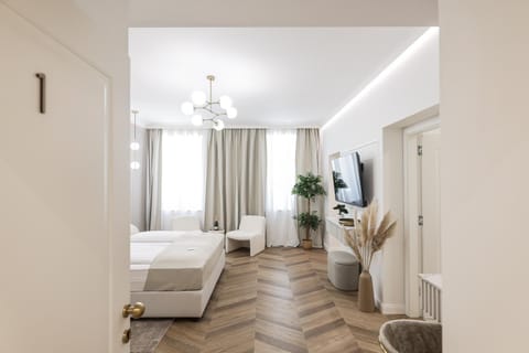 People, Meeting/conference room, Drinks