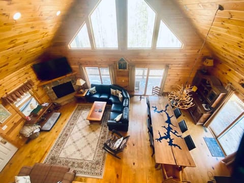 Knotty Dog Lodge- Hot Tub Fire Pit Pet Friendly House in Deep Creek Lake