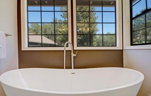 Sonoma Hideaway 3BD 2,5 BATH, Beautiful Patio and Garden House in Napa Valley