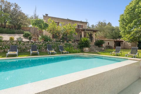 Property building, Swimming pool, sunbed