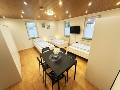 TV and multimedia, Photo of the whole room, Dining area, Bedroom