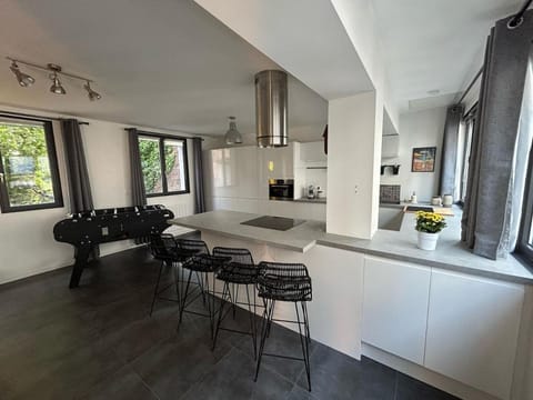 Kitchen or kitchenette, Dining area, pet friendly, stove