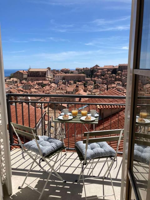 Day, View (from property/room), Balcony/Terrace, Seating area, City view, Sea view