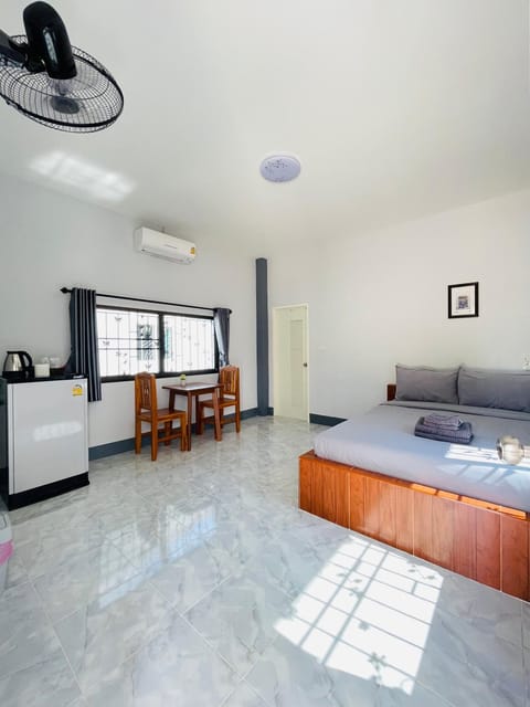 Bed, Bedroom, air conditioner