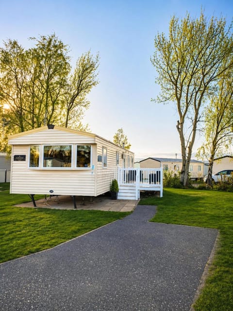 Property building, Patio, Garden