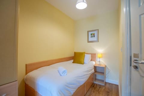 123 - Stylish Galway City 2-Bed Apartment in Galway
