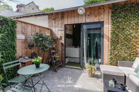 Le Spa de Lou Hot Tub Sauna & Private Patio 2 Guests House in Honfleur