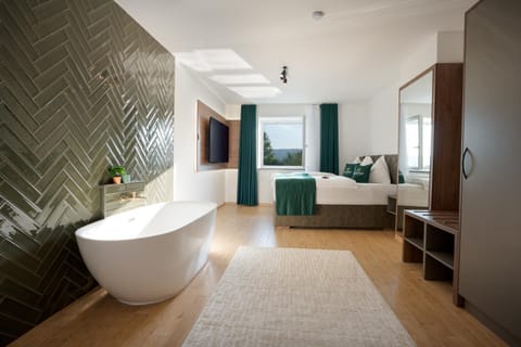 Bed, Bathroom, Photo of the whole room, Bedroom, Bath