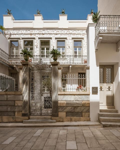 Property building, Facade/entrance