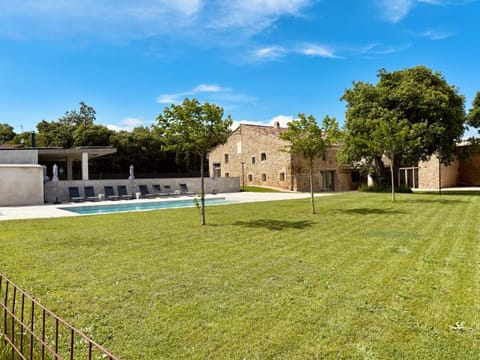 Property building, Facade/entrance, Natural landscape, Garden, Garden view, Pool view