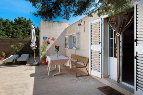 Property building, Patio, Balcony/Terrace