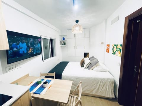 Bed, Photo of the whole room, Bedroom, air conditioner
