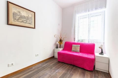 Bed, Living room, Photo of the whole room
