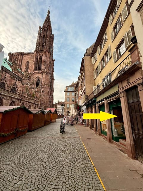 Neighbourhood, Street view, Location