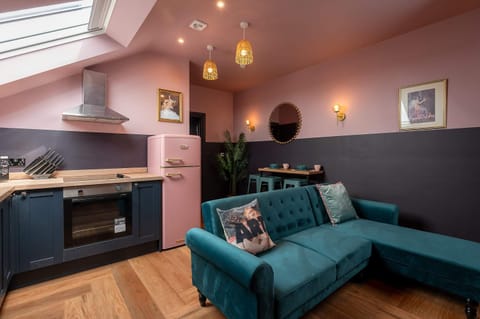 Kitchen or kitchenette, Living room, Seating area