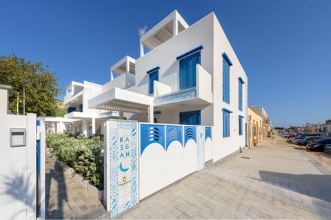 Property building, Neighbourhood
