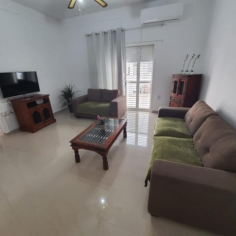 Communal lounge/ TV room, TV and multimedia, Living room, Seating area, air conditioner