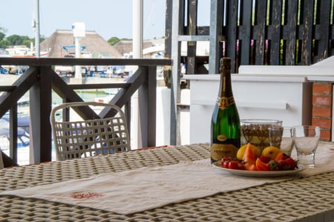View (from property/room), Balcony/Terrace, Dining area