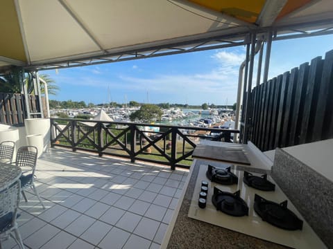 View (from property/room), Balcony/Terrace, Kitchen or kitchenette