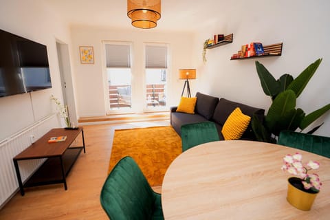 Living room, Seating area, Evening entertainment