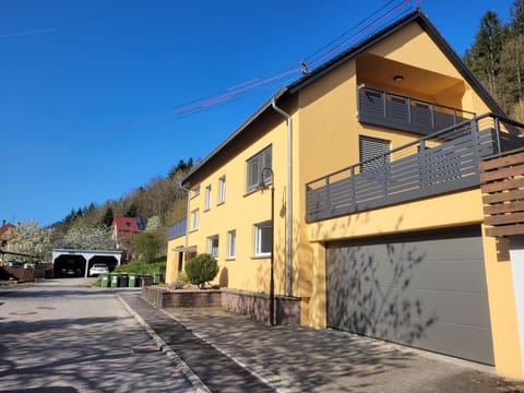 Property building, Day, Neighbourhood, Street view, Parking