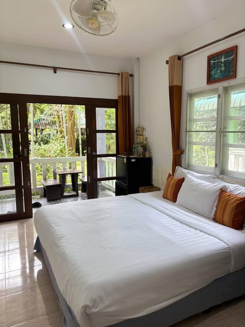 Shower, Toilet, Patio, Staff, Bed, Garden, Massage, Bathroom, TV and multimedia, Coffee/tea facilities, View (from property/room), Balcony/Terrace, Food and drinks, Photo of the whole room, Seating area, Dining area, Bedroom, Garden view, Landmark view, Continental breakfast, American breakfast, Lunch, Dinner, Drinks, Alcoholic drinks, children, older children, Public Bath, Quiet street view, Inner courtyard view, hair dryier, internet, minibar, pet friendly, room service, towels, trouser press, air conditioner