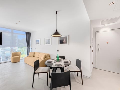 TV and multimedia, Kitchen or kitchenette, Living room, Seating area, Dining area, heating, air conditioner