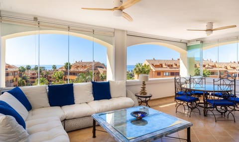View (from property/room), Balcony/Terrace, Living room