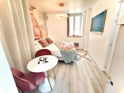 MRODBNB - Escapade Romantique - Appart Neuf- 25m Plage & Resto - Ciné - Popcorn - Ciel de Pluie XXL Apartment in Cancale