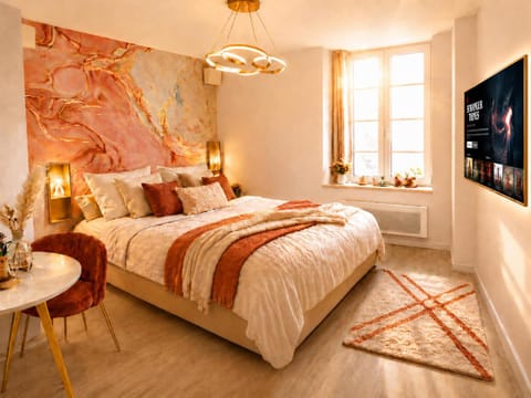 Bed, TV and multimedia, Living room, Photo of the whole room, Bedroom