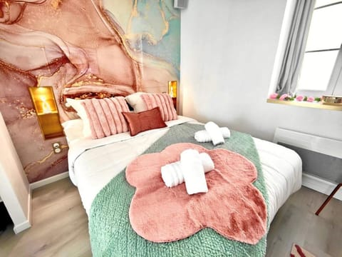 MRODBNB - Escapade Romantique - Appart Neuf- 25m Plage & Resto - Ciné - Popcorn - Ciel de Pluie XXL Apartment in Cancale