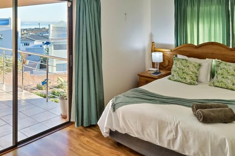Bed, View (from property/room), View (from property/room), Balcony/Terrace, Balcony/Terrace, Bedroom, Sea view