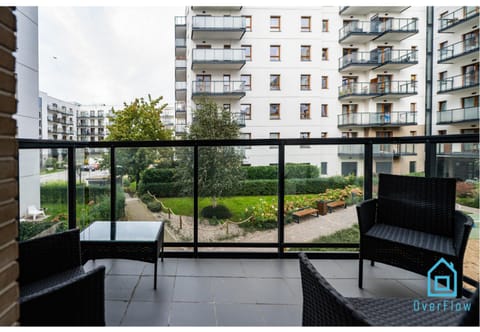 Oasis Apartment - 2,4 km to Baltic Sea & 3 km to Polsat Plus Arena Apartment in Gdansk
