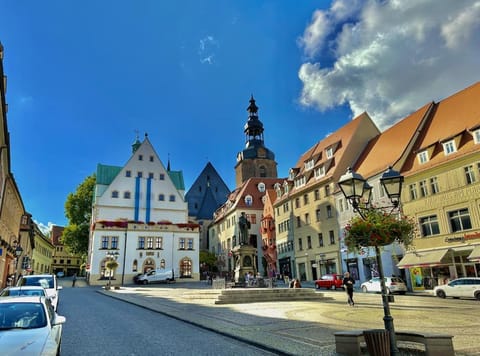 Neighbourhood, Street view