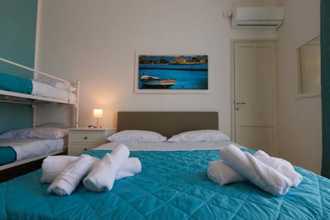Bed, Bedroom, air conditioner