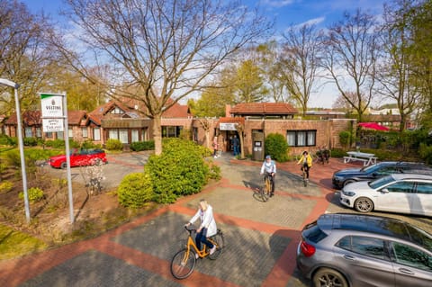 Facade/entrance, Cycling, Parking